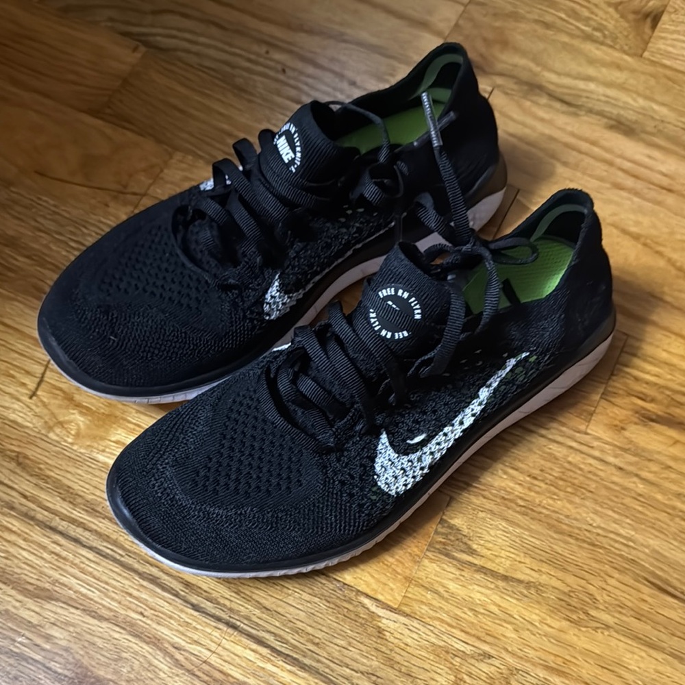 Nike Black and White Knit Free RN Flyknit